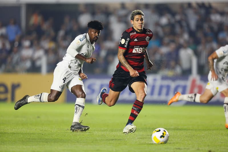 Pedro na partida entre Flamengo e Santos