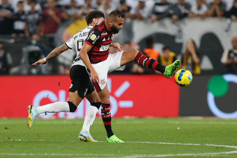 Thiago Maia contra o Corinthians