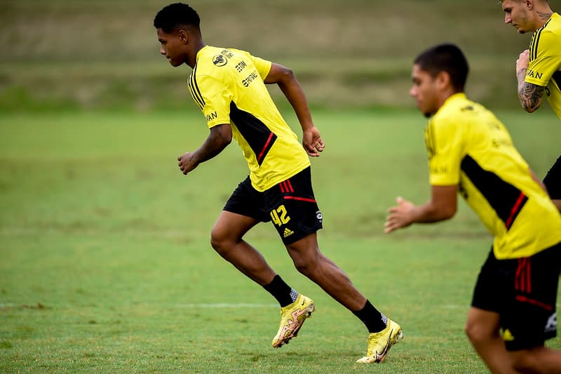 Matheus França em treino do Flamengo