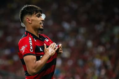Paquetá com a camisa do Flamengo