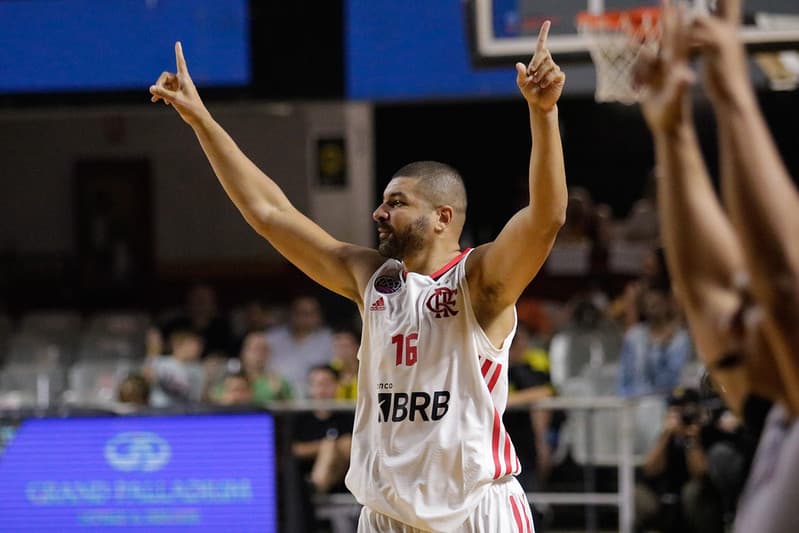 Olivinha destaca importância de jogar em casa e projeta classificação na Champions