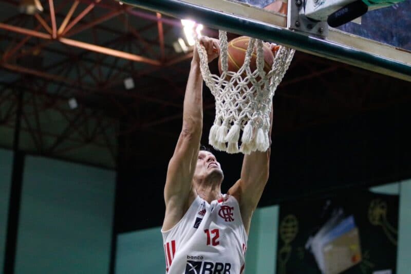 Rafael Mineiro em partida do Flamengo pelo NBB