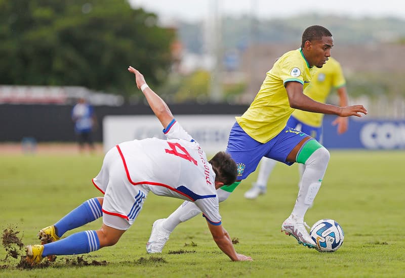 Lorran, do Flamengo, pela Seleção Brasileira Sub-17