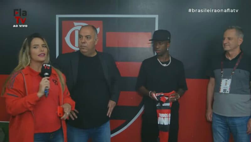 Vini Jr. esteve no Maracanã para assistir à goleada contra o Vasco e recebeu uma homenagem da diretoria do Flamengo; Braz falou sobre volta