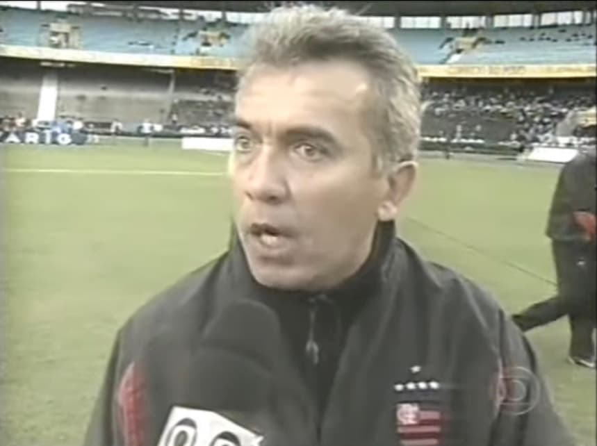 ‘Pisou na bola e caiu no chão’: notas de jogo há 20 anos expõem tempos difíceis do Flamengo