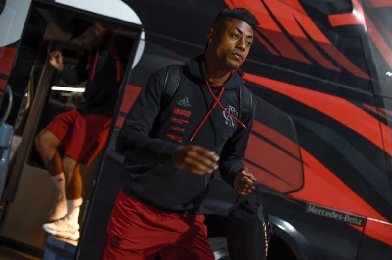 Bruno Henrique na chegada do Flamengo ao Engenhão