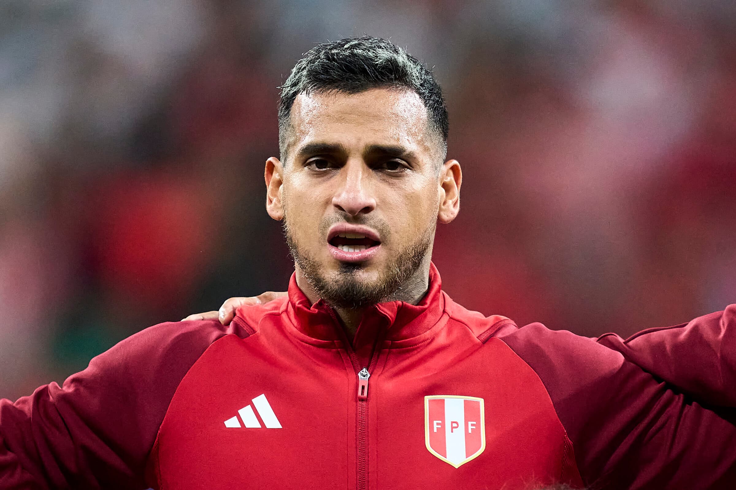 Miguel Trauco em jogo da Seleção do Peru; ex-jogador do Flamengo é o novo reforço do Criciúma