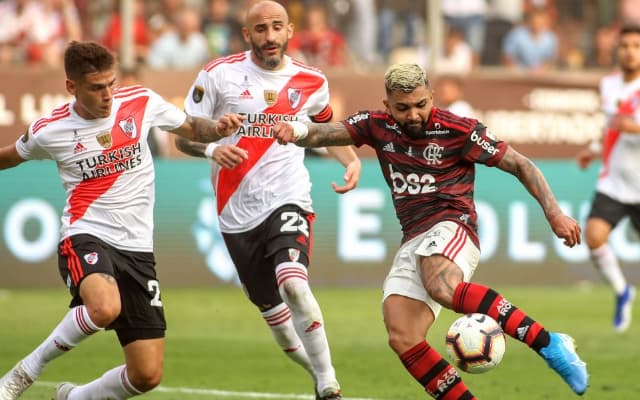 Debochado, Gabigol aponta lance com Pinola como melhor assistência da Libertadores