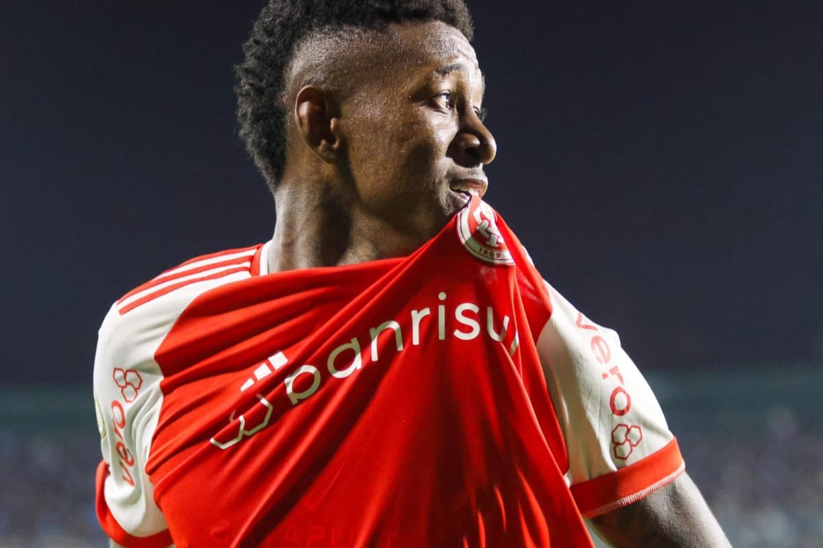 ACERTO PRÓXIMO? Zagueiro avalia possibilidade de fechar com o Flamengo e se diz preparado