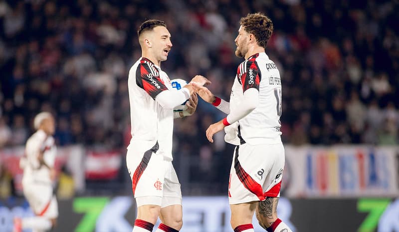 Léo Ortiz e Léo Pereira comemoram gol do Flamengo