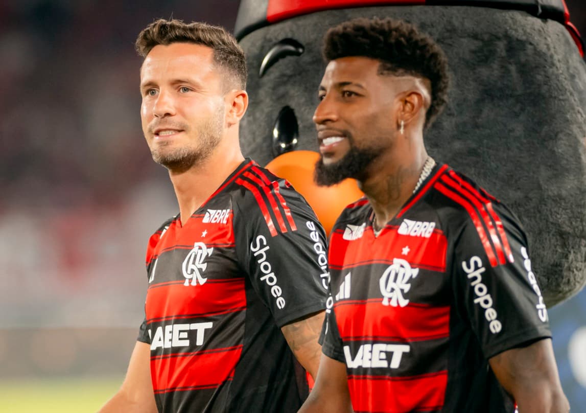 Saúl e Emerson Royal sendo apresentados para a torcida