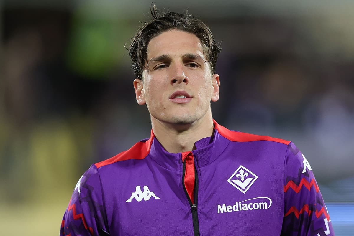 Zaniolo durante aquecimento na Fiorentina