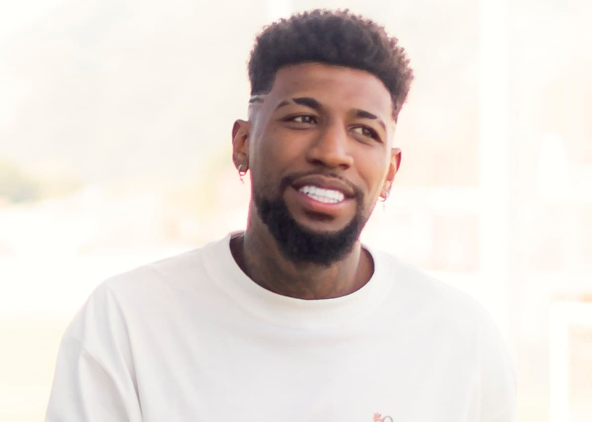 Emerson Royal anda no Ninho após ser anunciado no Flamengo