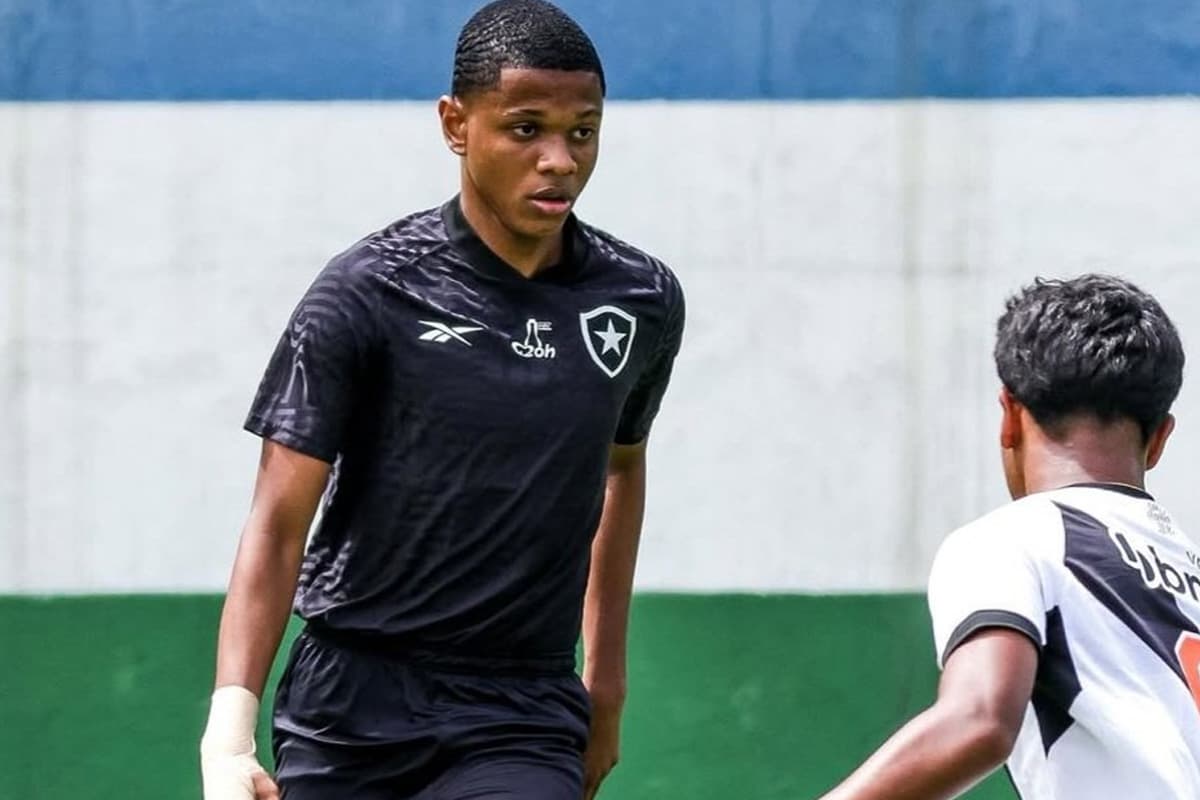 João Carlos, novo reforço do Flamengo Sub-17, em campo pelo Botafogo