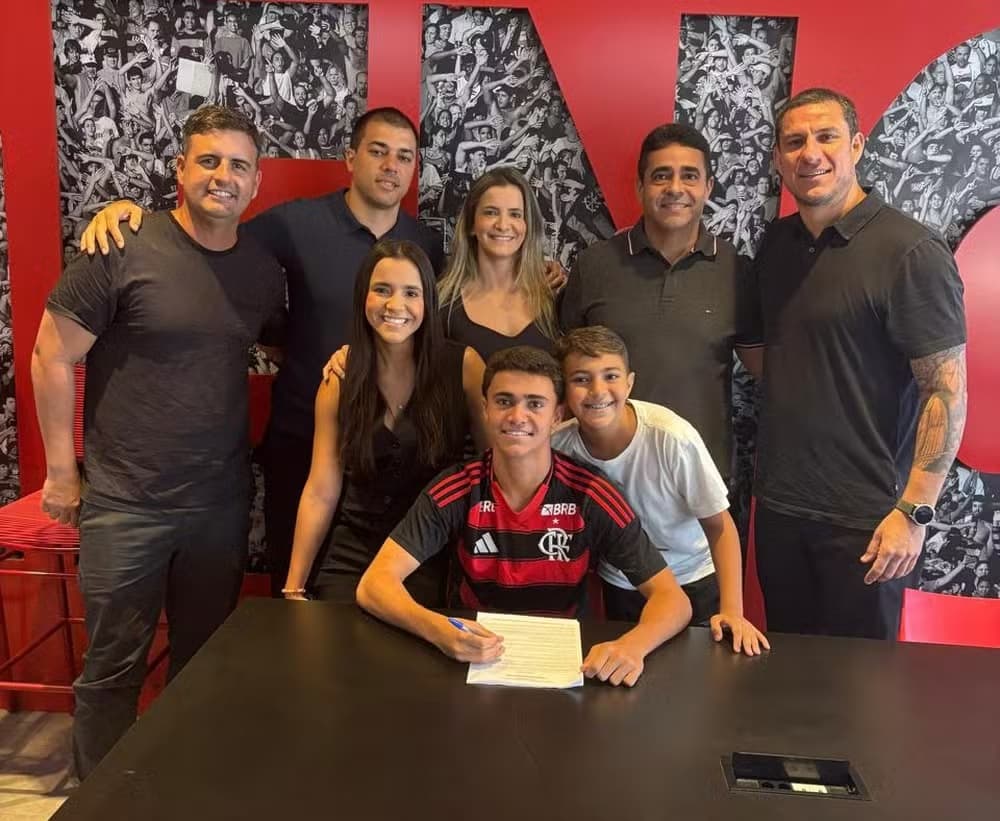 Pedro Ferreira contrato profissional Flamengo