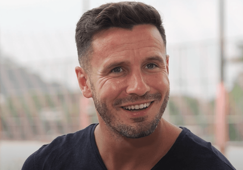 Saúl com largo sorriso no Ninho do Urubu durante a 1ª entrevista como atleta do Flamengo