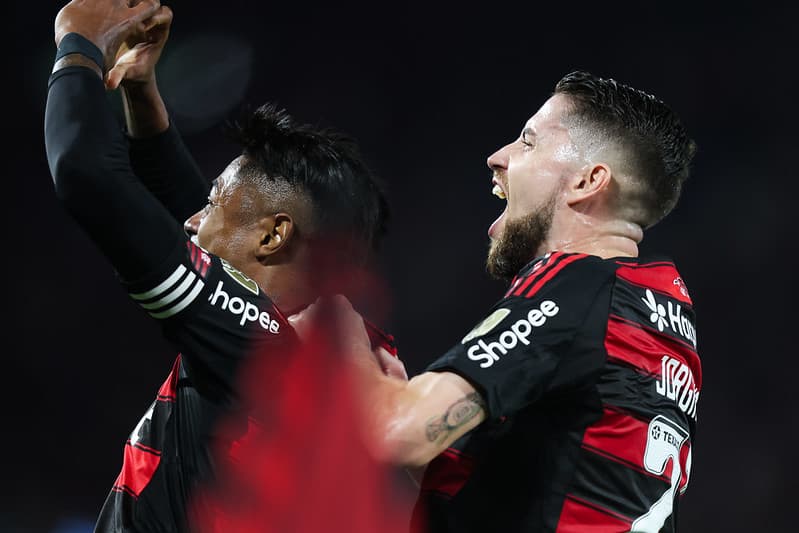 Bruno Henrique comemora gol pelo Flamengo na Libertadores