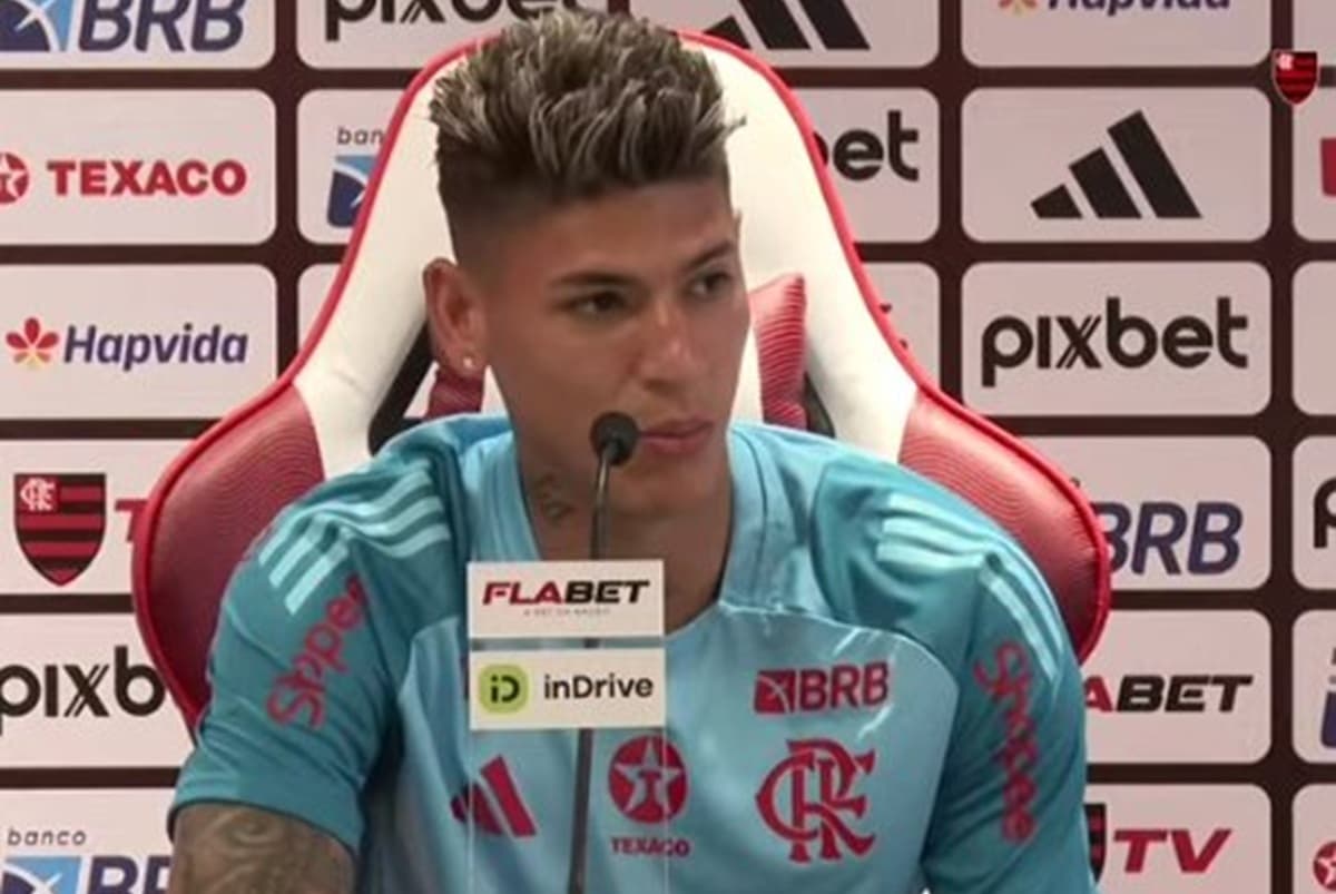 Carrascal conversa com a imprensa em apresentação no Flamengo