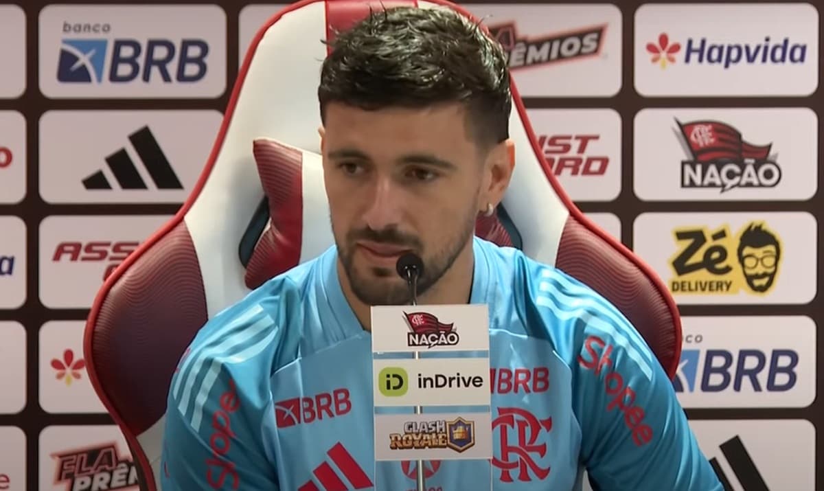 Arrascaeta concede entrevista no Ninho