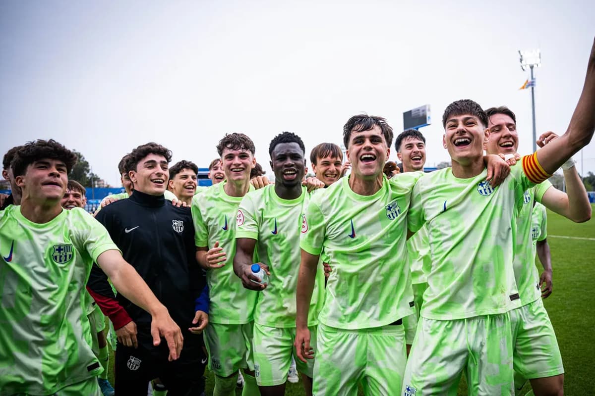 Comemoração dos jogadores do Barcelona após a conquista da UEFA Youth League