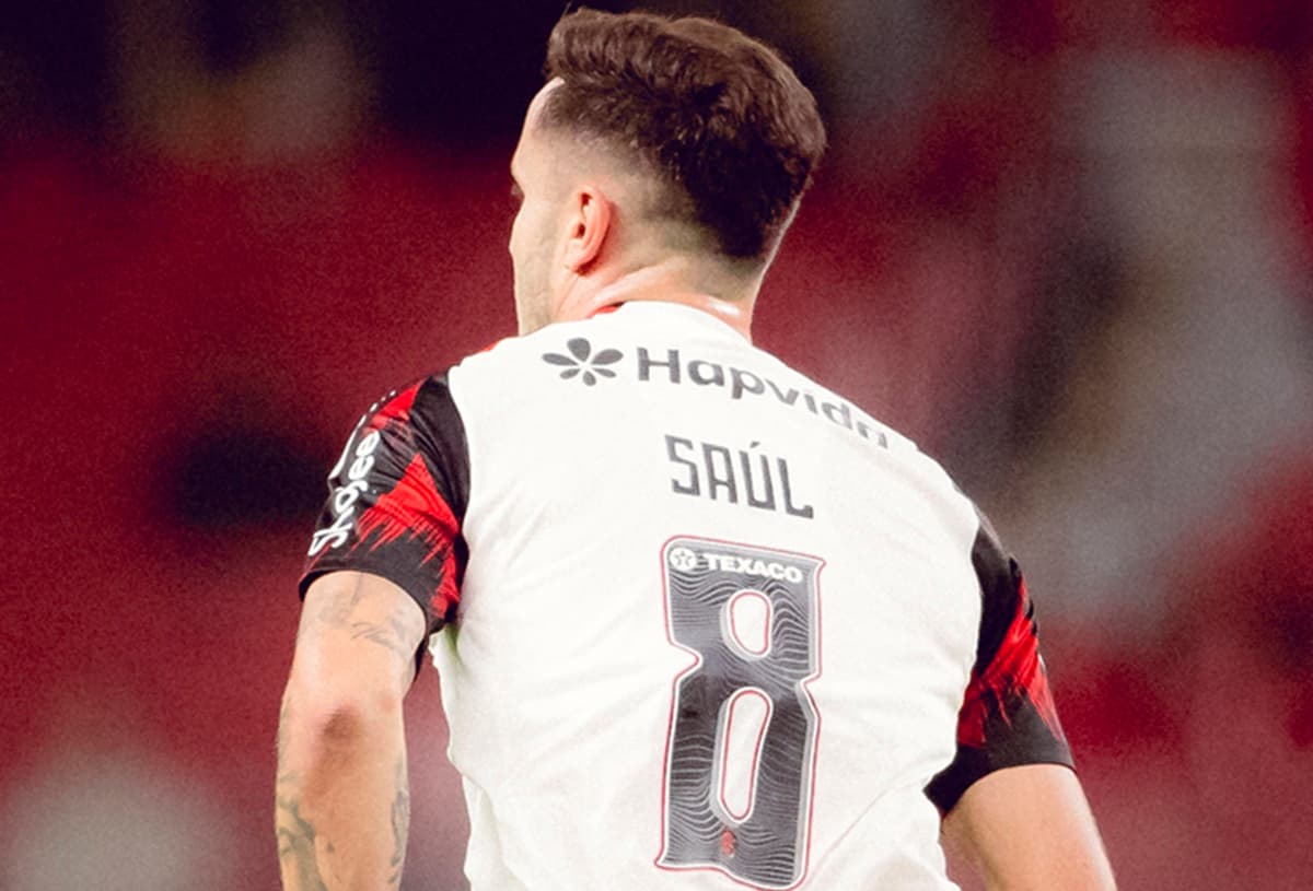 Saúl em ação no jogo contra o Internacional