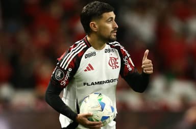 Arrascaeta manda "joia" durante Internacional x Flamengo no Beira-Rio pela Libertadores