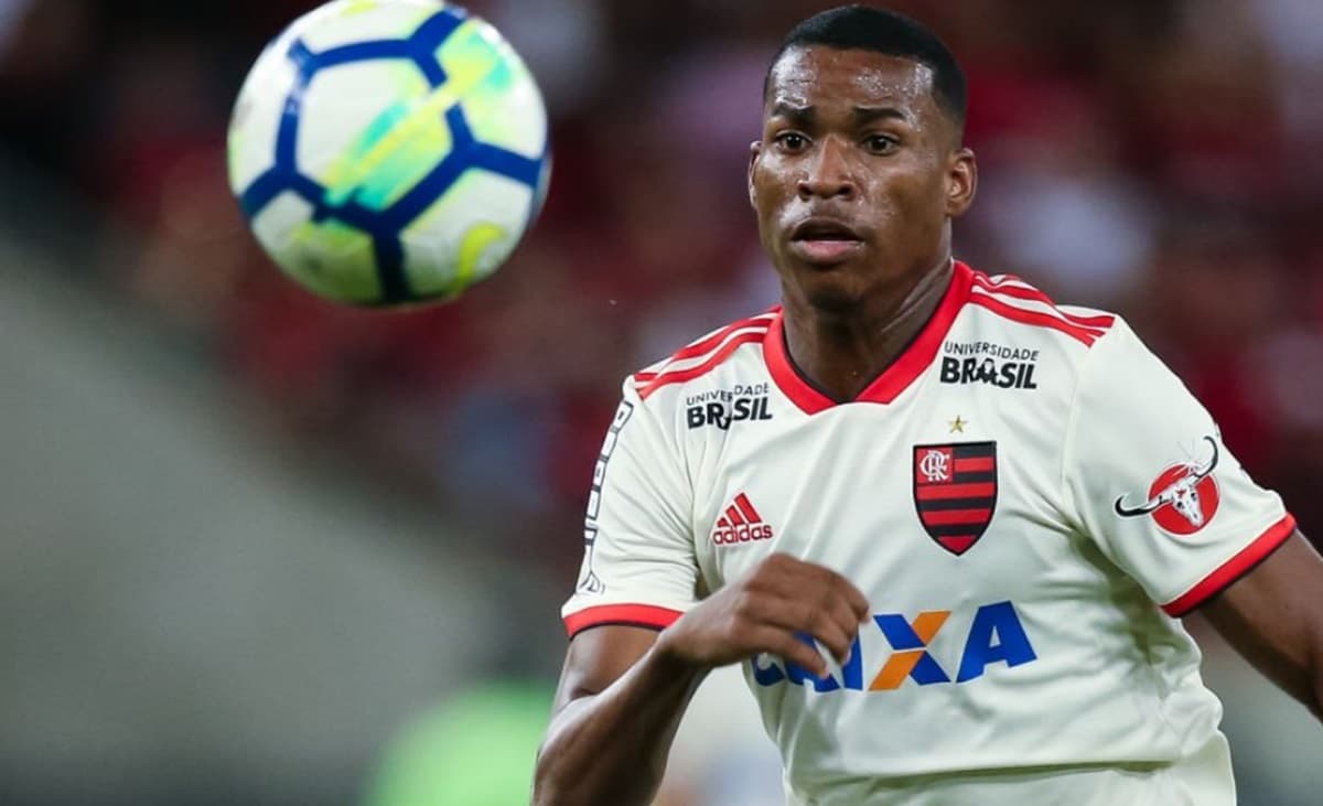jean lucas do bahia em ação pelo flamengo