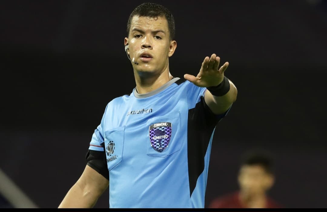 Jhon Ospina gesticula durante partida