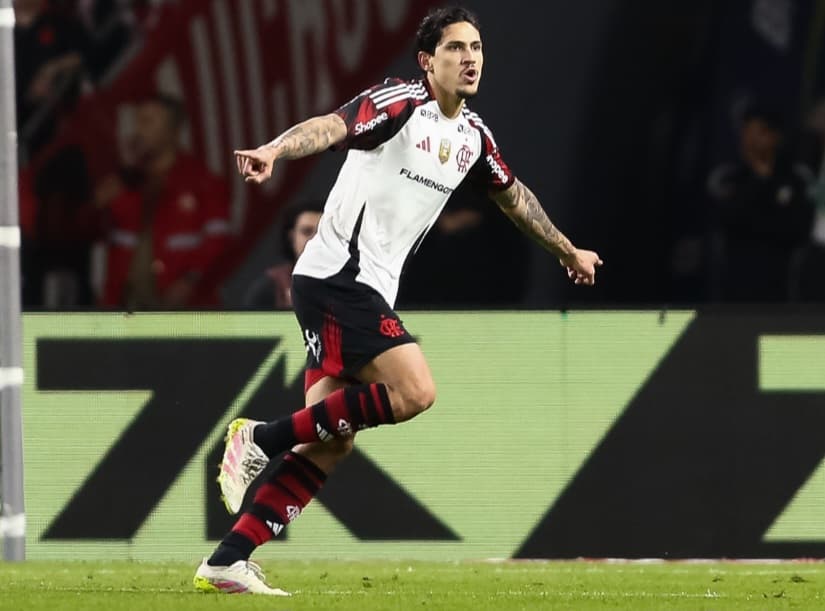 Pedro comemora gol sobre o Internacional