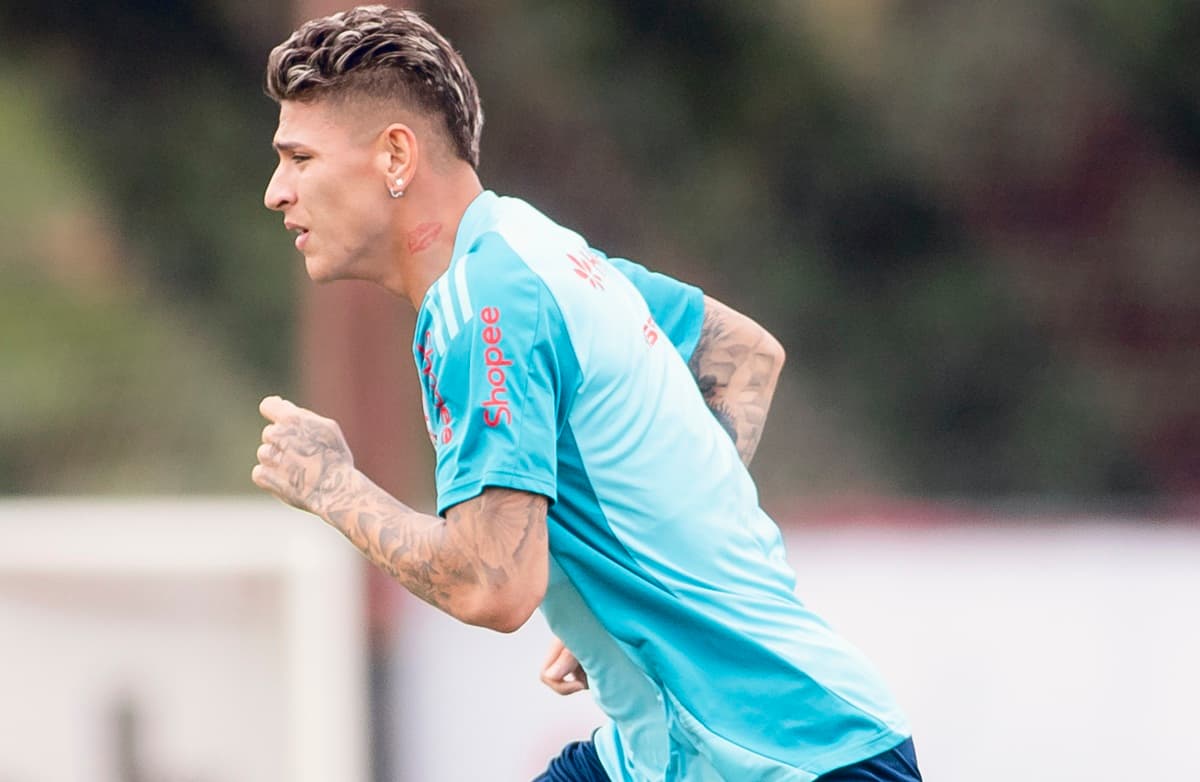 Carrascal treina no Ninho do Urubu