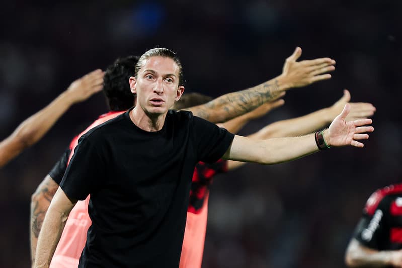 Filipe Luís gesticula durante Flamengo x Vasco