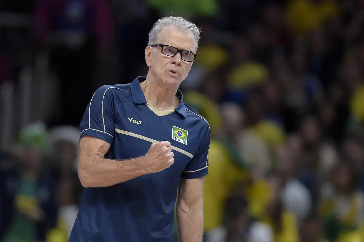 Bernardinho comemora ponto do Brasil em jogo no Maracanãzinho