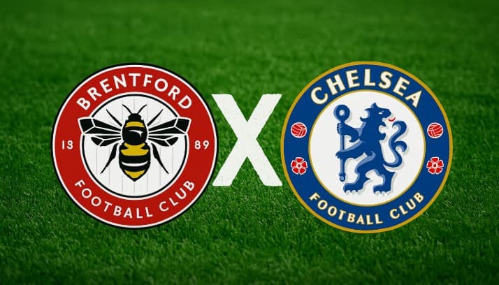 Arte digital com fundo de gramado verde, exibindo à esquerda o escudo do Brentford (círculo vermelho com uma abelha ao centro e inscrição 'Brentford Football Club 1889') e à direita o escudo do Chelsea (círculo azul com leão segurando um bastão, rodeado p