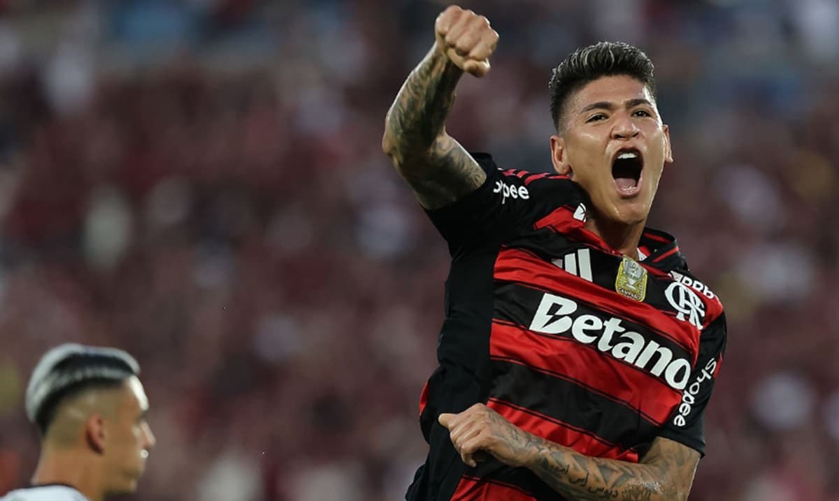 carrascal comemora gol do flamengo contra vasco