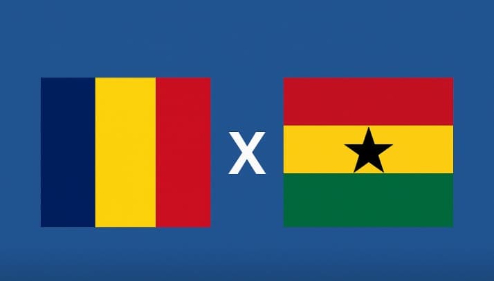 Bandeiras de Chade e Gana lado a lado com um "X" branco central em fundo azul, representando confronto pelas Eliminatórias da Copa do Mundo 2026