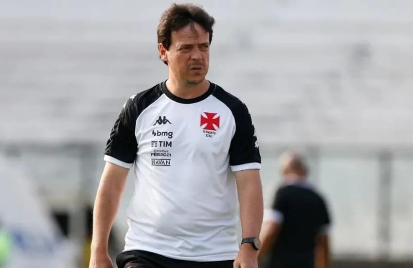 Fernando Diniz com a camisa do Vasco