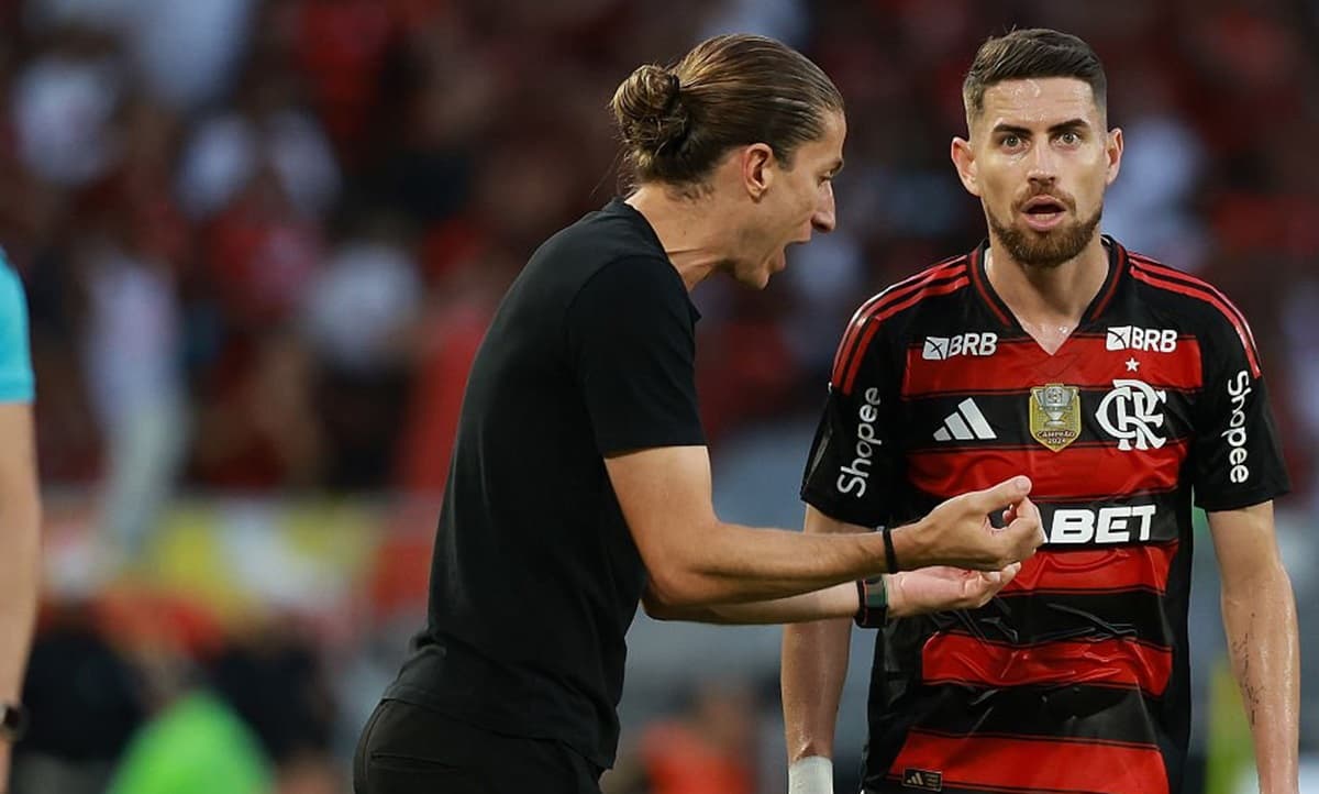 filipe luís e jorginho em jogo do flamengo