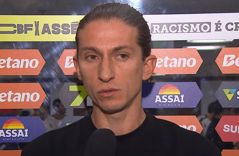 Filipe Luís concede entrevista na chegada ao Maracanã para Flamengo x Vasco
