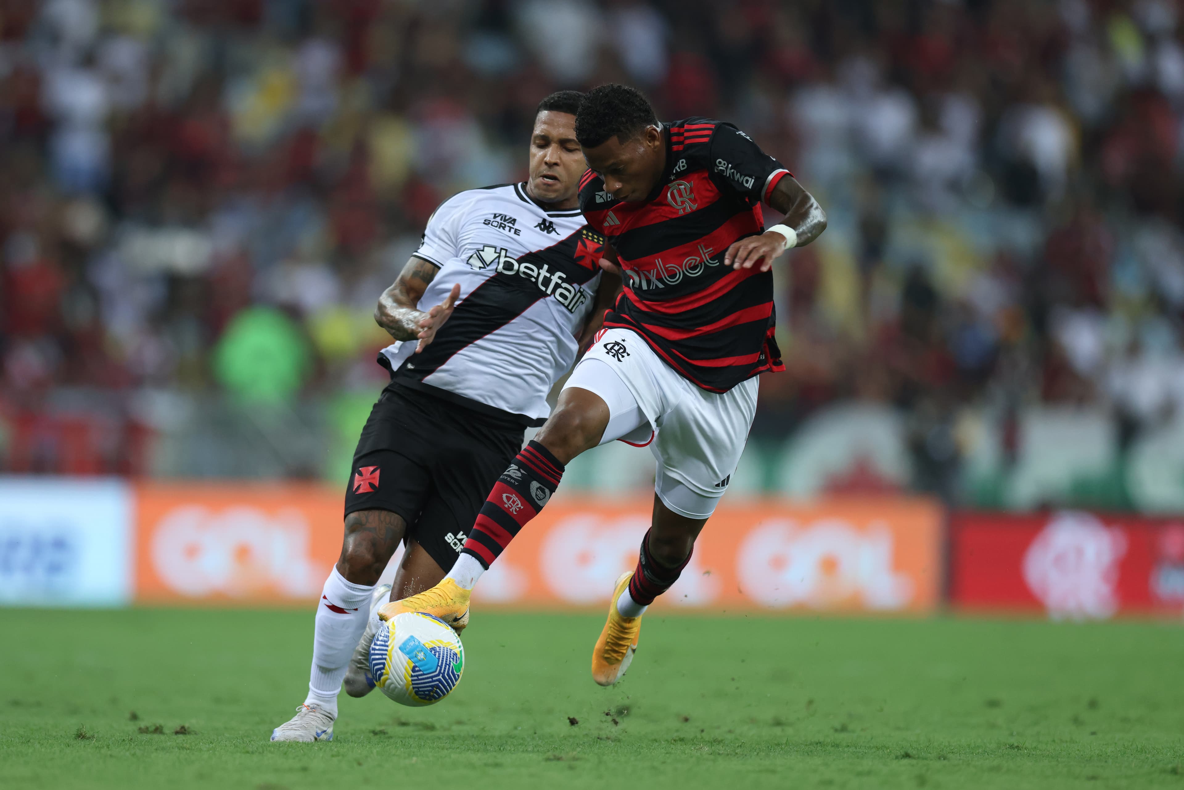 Gonzalo Plata durante jogo do Flamengo contra o Vasco