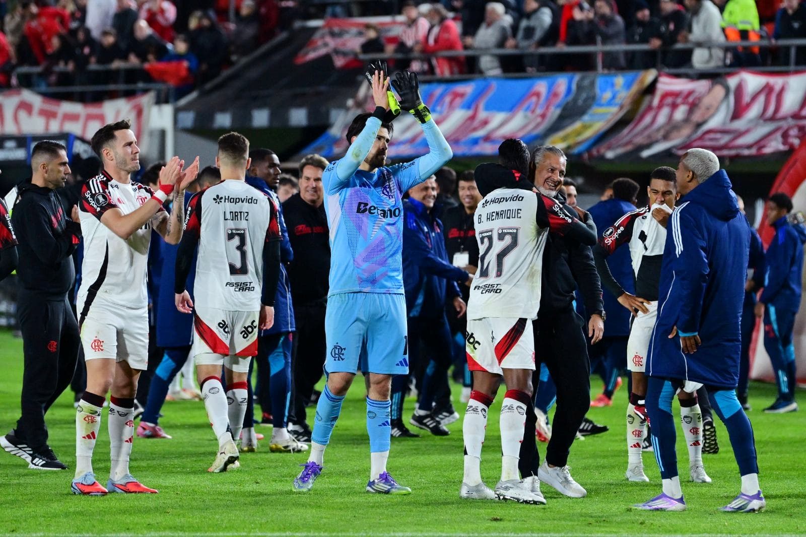 Gustin Rossi of Flamengo celebrates after winning in the penalty shootout following the Copa CONMEBOL Libertadores 2025 Quarter-final Second leg match between at Jorge Luis Hirschi Stadium on September 25, 2025 in La Plata, Argentina.
