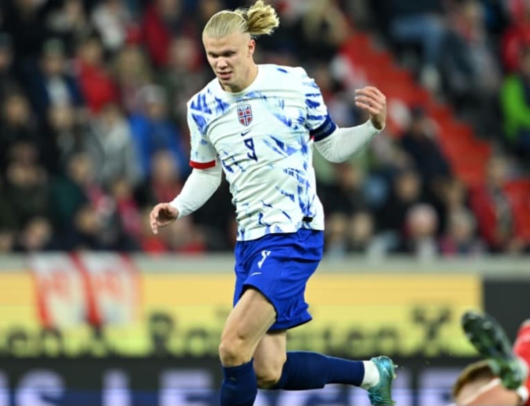 Haaland em campo pela Noruega