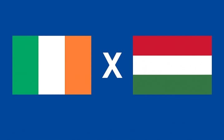 Bandeiras da Irlanda e da Hungria lado a lado com um "X" branco no centro e fundo azul, representando o confronto entre as seleções nas Eliminatórias da Copa do Mundo 2026