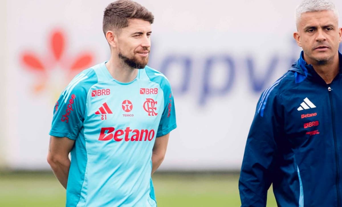 jorginho em treino do flamengo no ninho