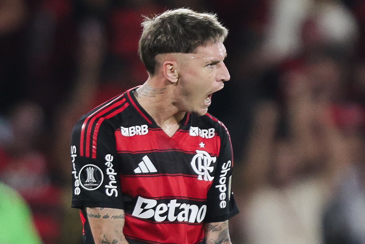 Varela vibra e solta grito após marcar pelo Flamengo contra o Estudiantes