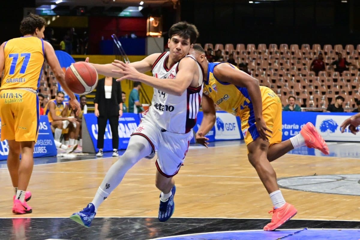 Negrete em ação pelo FlaBasquete