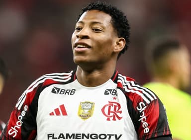 Plata comemora gol pelo Flamengo no Beira-Rio