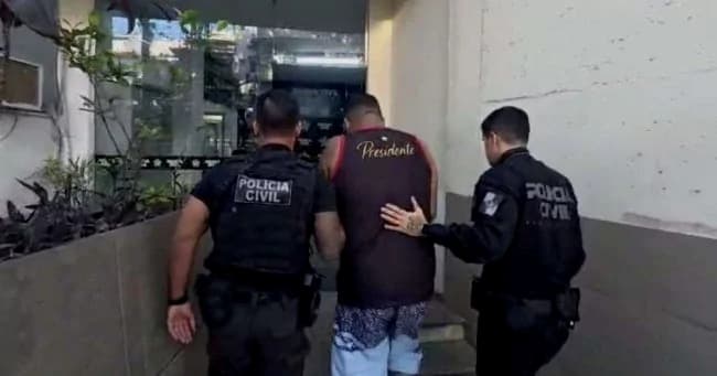 Presidente da torcida jovem acompanhado por policiais