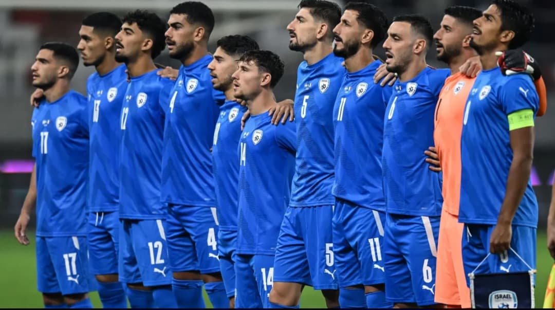 Time de Israel perfilado antes de jogo