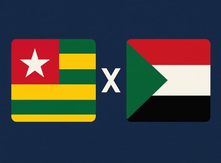 Bandeira do Togo à esquerda e bandeira do Sudão à direita, separadas por um "X" branco central sobre fundo azul escuro