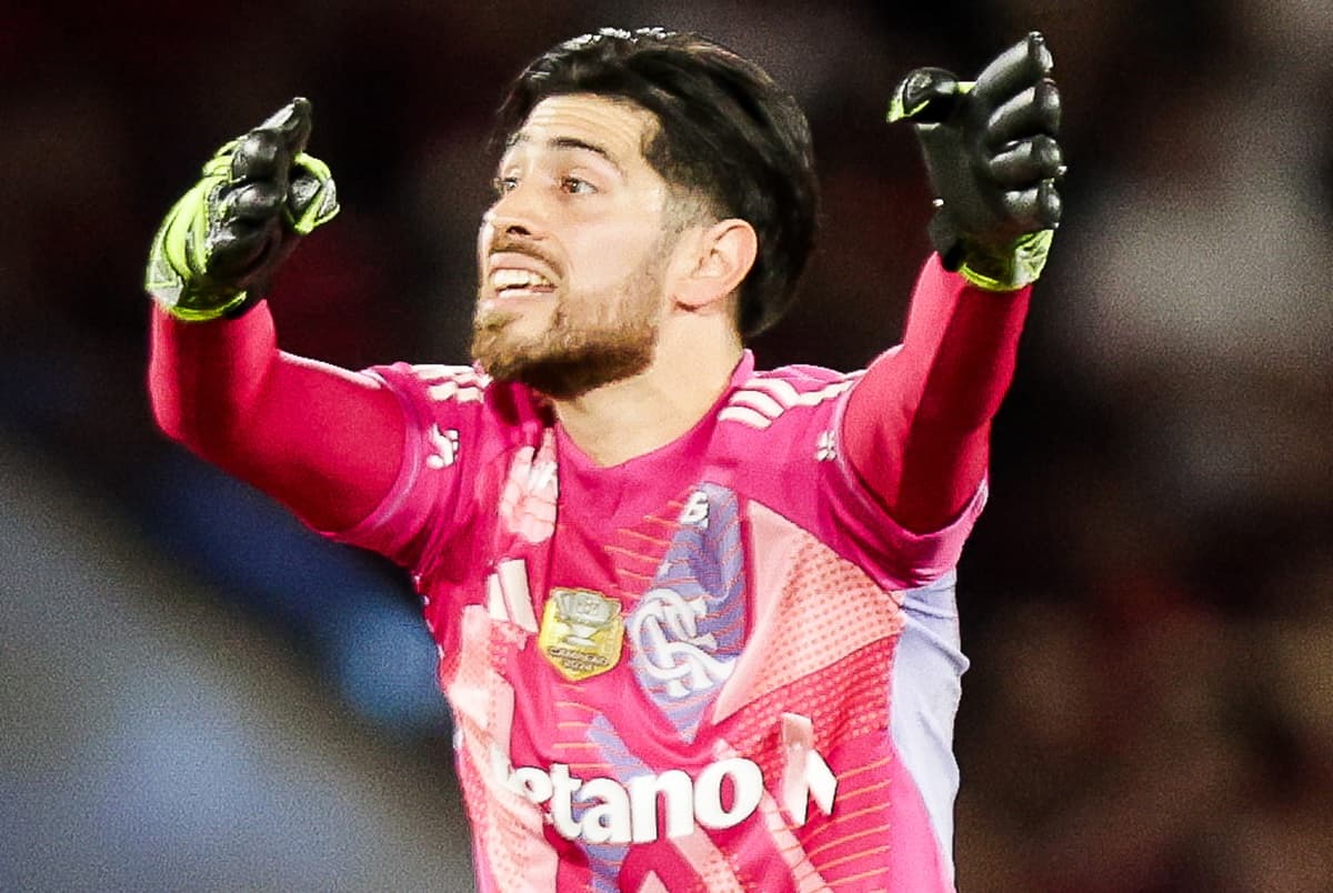 Rossi gesticula e reclama durante Flamengo x Cruzeiro